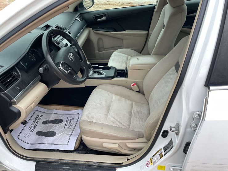 2014-toyota-camry-le-4-door-sedan-(169,990-miles)-image-10