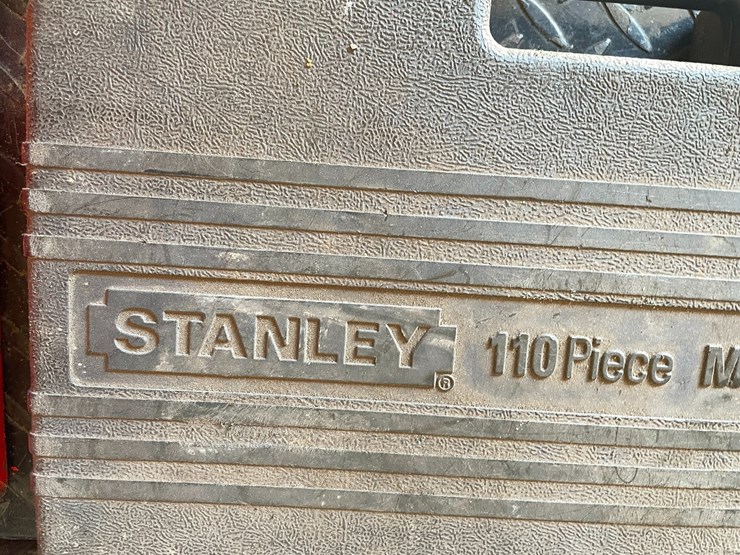 #1838-•-stanley-110-piece-mechanic's-tool-set-image-2