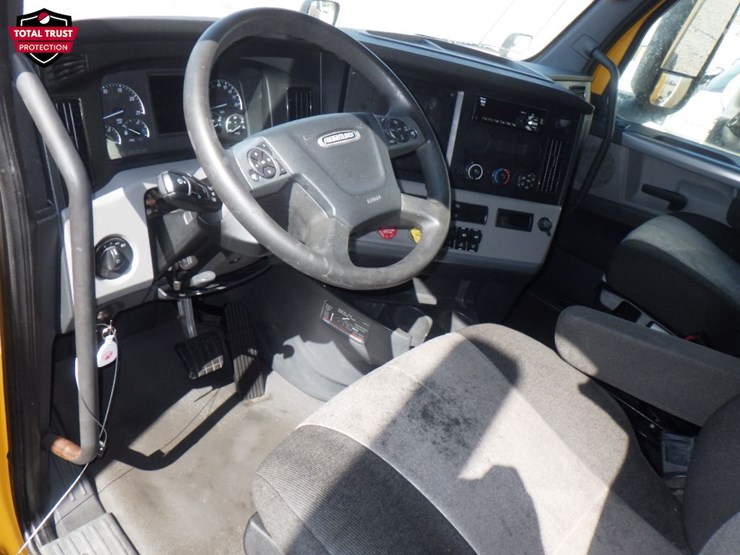 2022-freightliner-cascadia-126-image-16