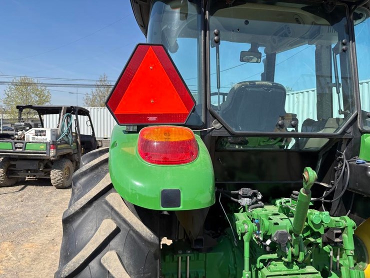2024-john-deere-5060e-image-16