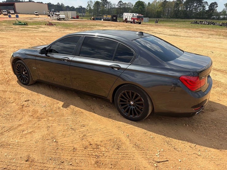 2012-bmw-7-series-4-door-sedan-(143,184-miles)-image-2