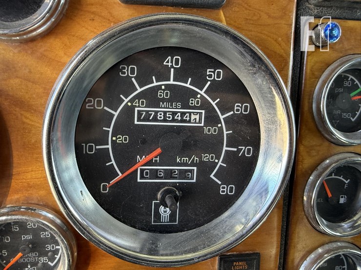 2001-kenworth-w900-image-65