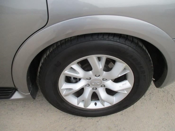 2012-infiniti-qx56-image-18