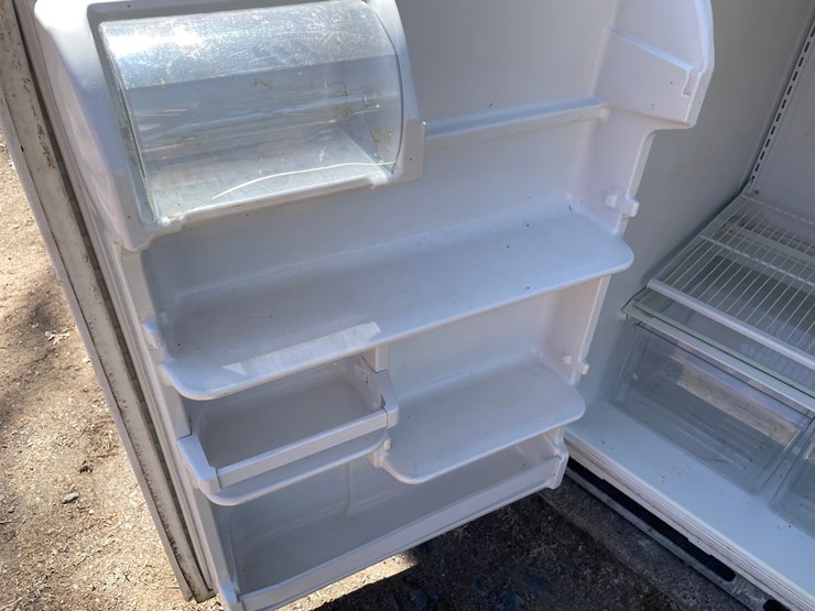 #1884-•-whirlpool-refrigerator-freezer-image-8