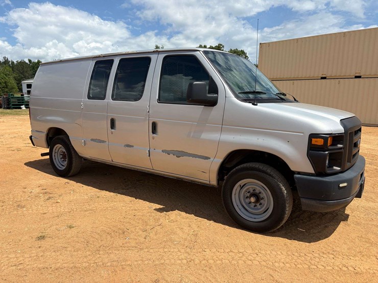 2009-utility-van-image-4