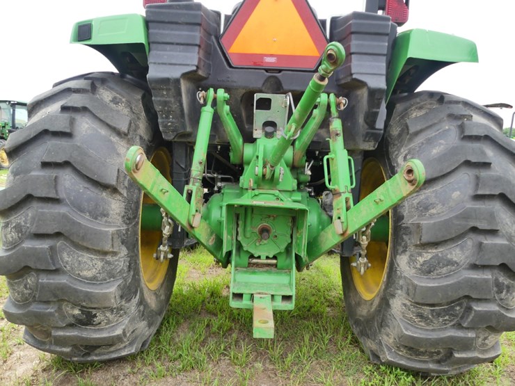2019-john-deere-4044m-image-5