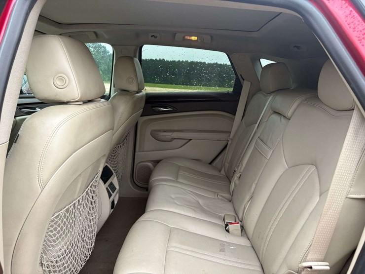 2010-cadillac-srx-image-23