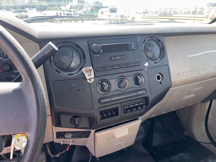 2009-ford-f550-xl-image-13