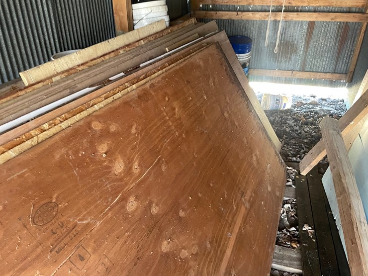 #1892-•-sheets-of-plywood-and-usb-and-5-gallon-buckets-image-5