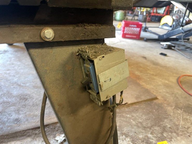 #1875-•-horizontal-metal-cutting-band-saw-image-11