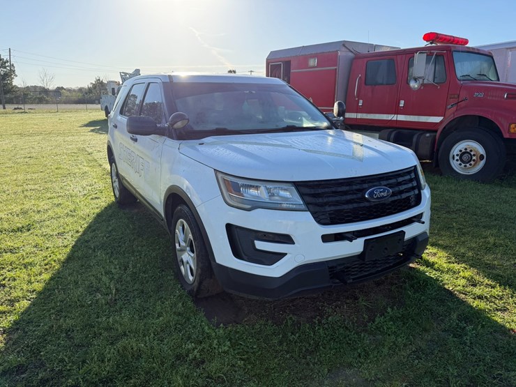 2017-ford-explorer-image-2