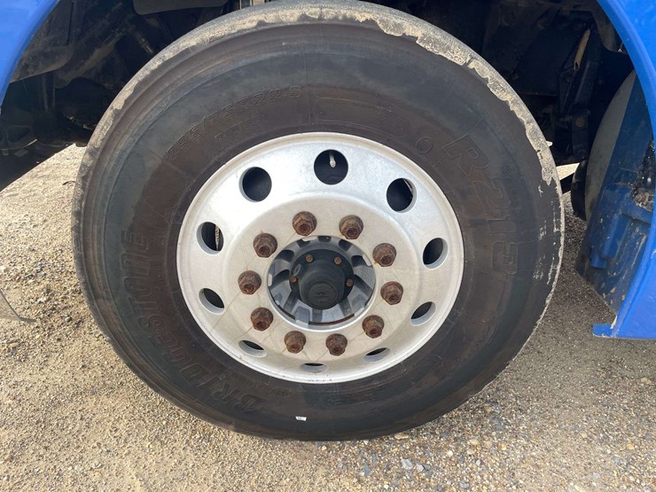 2017-kenworth-t680-image-19