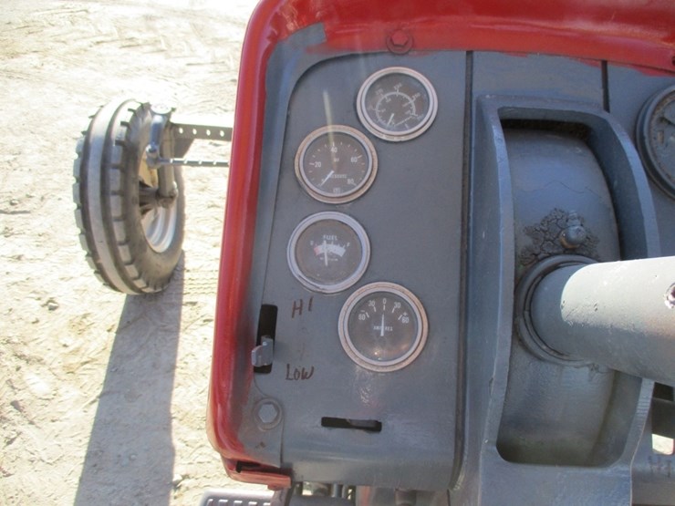 massey-ferguson-ag-tractor,-image-12
