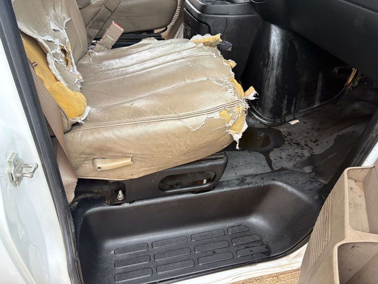 2018-chevrolet-express-3500-image-18