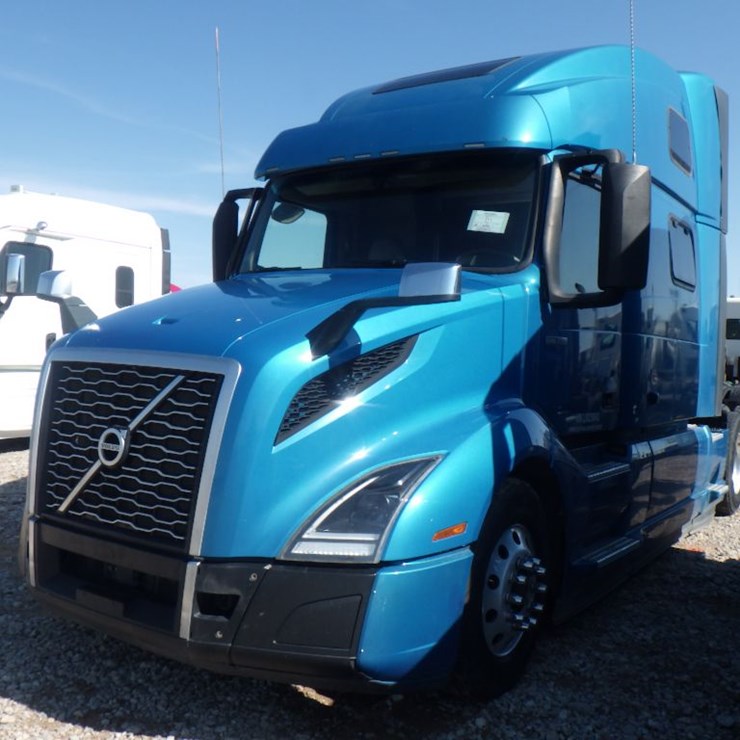 2020 VOLVO VNL860