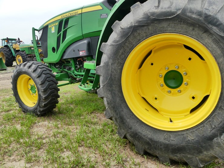 2019-john-deere-4044m-image-7