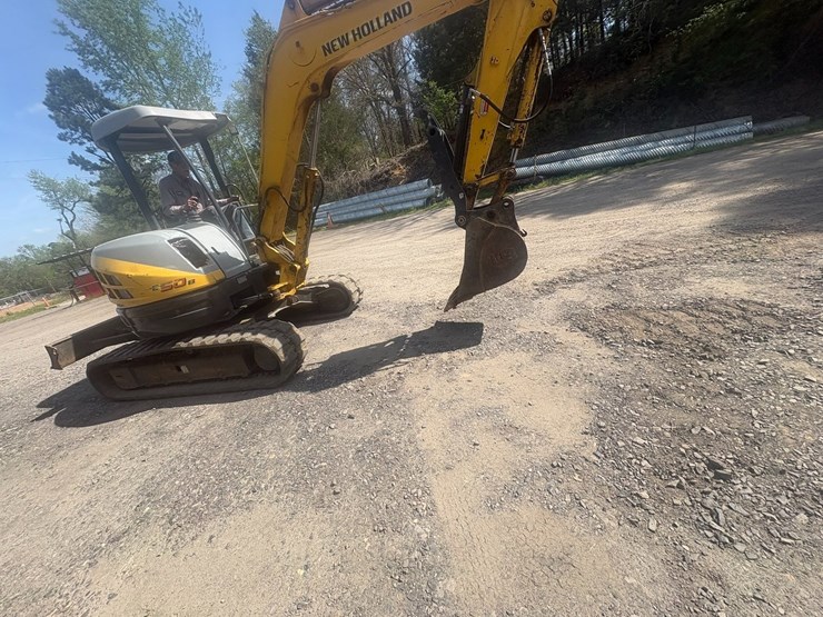 new-holland-e50b-image-4