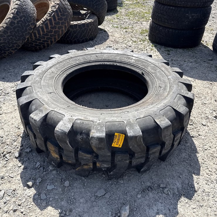 #42768 • Unused Akuret 15.5-25 Tractor Tire INV# 42768
