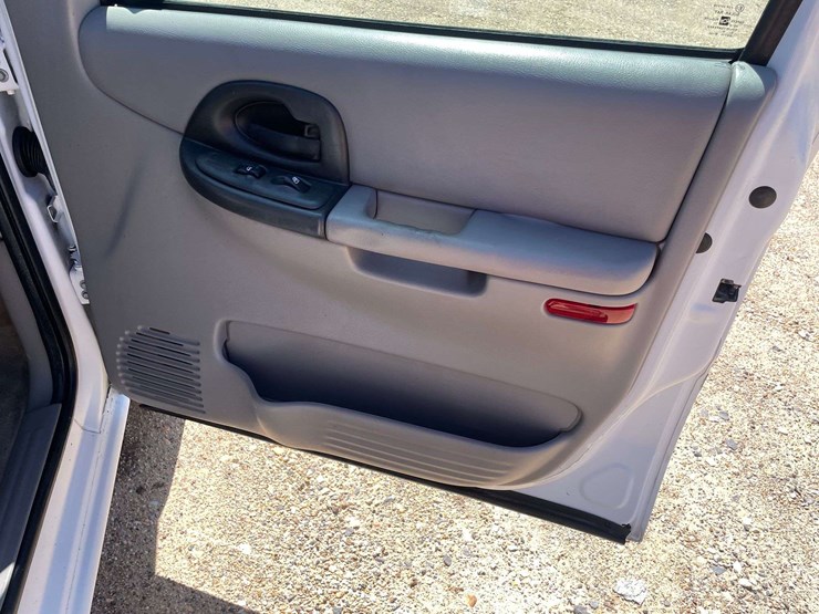 2004-chevrolet-venture-image-17