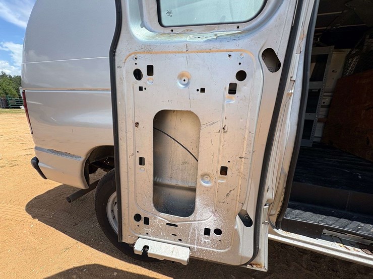 2009-utility-van-image-28