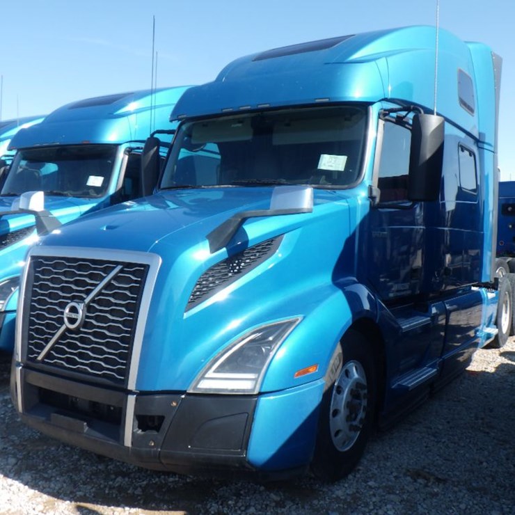 2019 VOLVO VNL860
