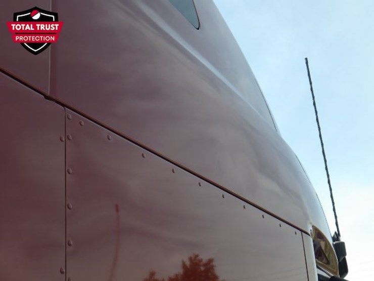 2023-peterbilt-579-image-9