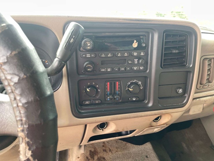 2005-chevrolet-tahoe-image-13