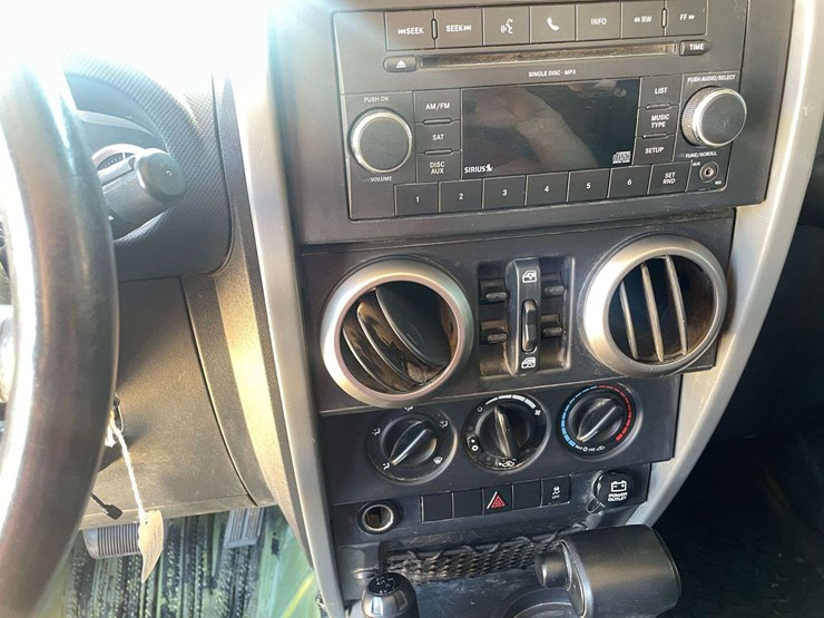 2010-jeep-wrangler-image-13