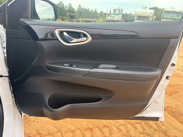 2019-nissan-sentra-sv-4-door-sedan-(150,420-miles)-image-24