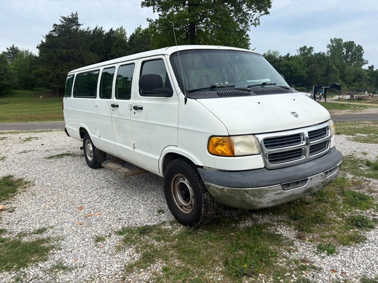 2000-dodge-ram-van-image-2