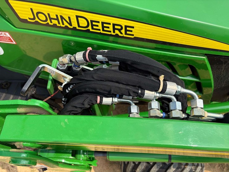 2025-john-deere-1025r-image-23