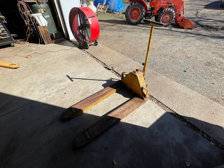 #1817-•-barrett-pallet-jack-image-2