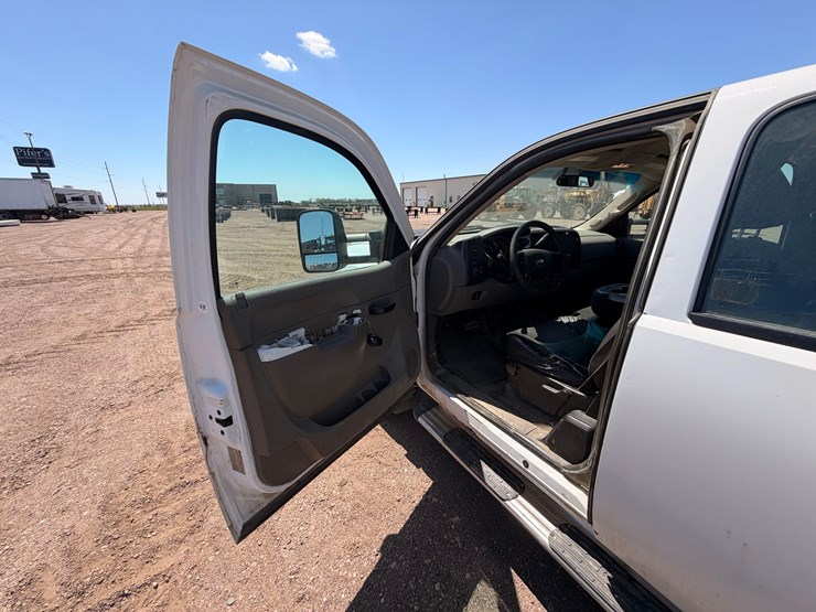 2012-gmc-2500-image-18