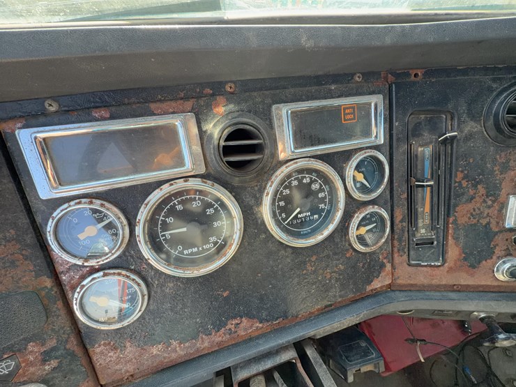 1997-ford-l8000-image-32