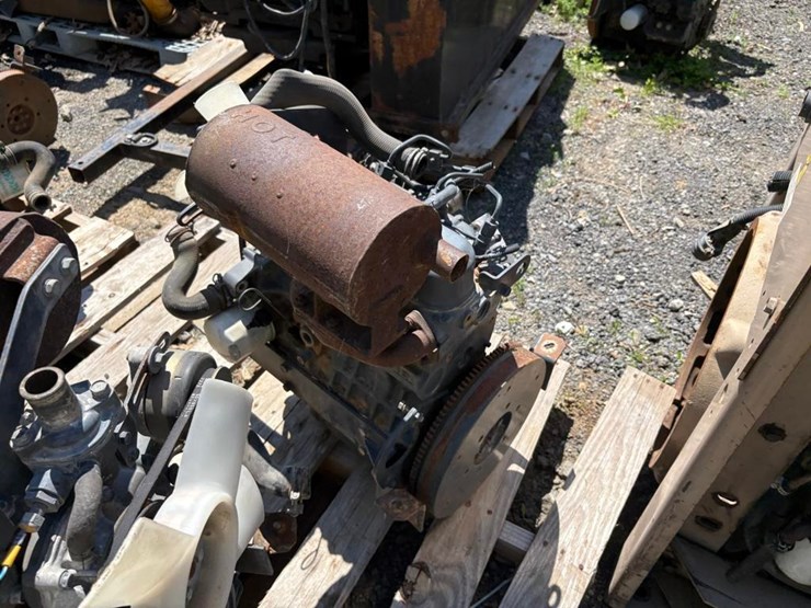 kubota-d1005-3-cylinder-diesel-engine-image-1