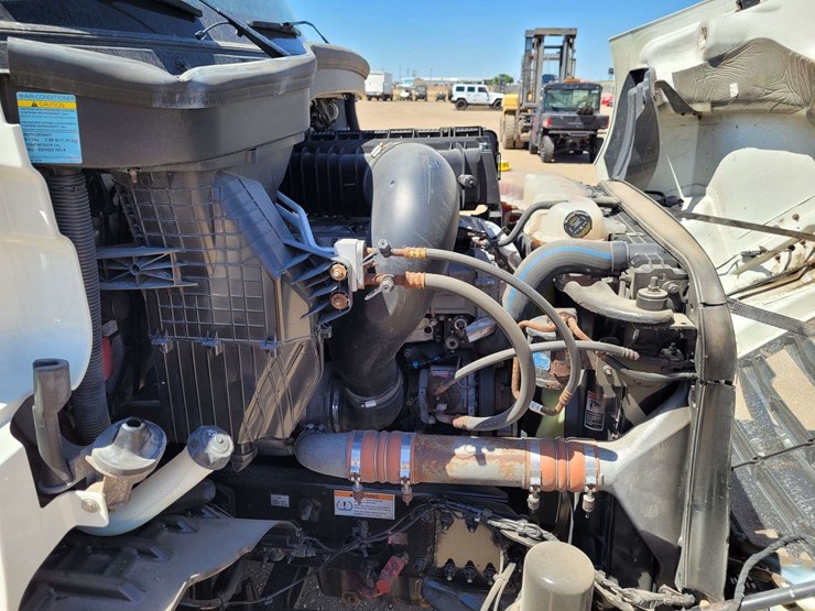 2019-freightliner-cascadia-116-image-26