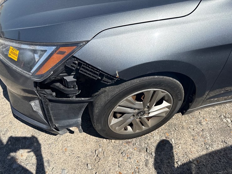 #42717-•-2019-hyundai-elantra-sedan-kmhd84lf4ku743043-inv#-42717-image-16