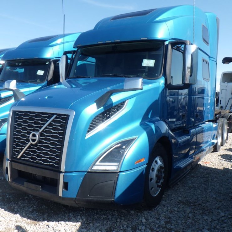2019 VOLVO VNL860
