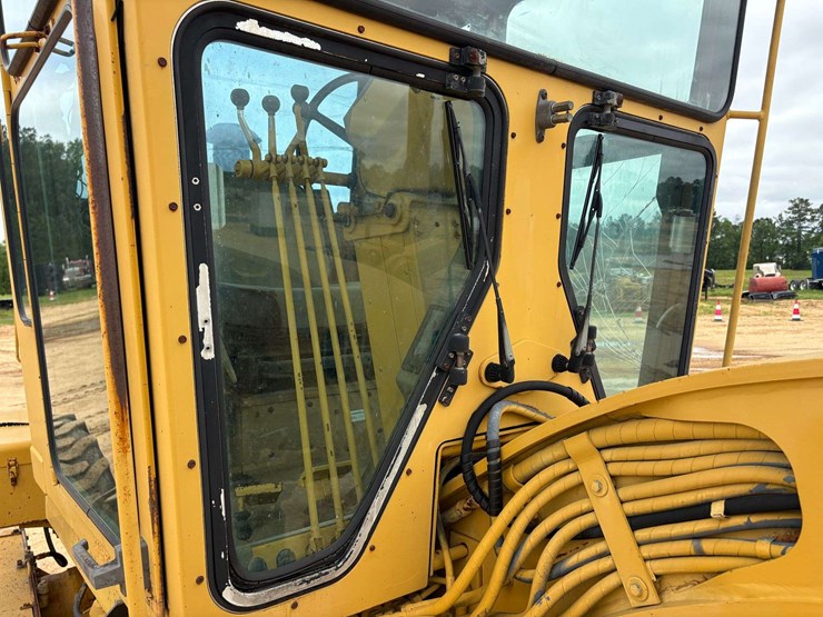 caterpillar-120-image-13