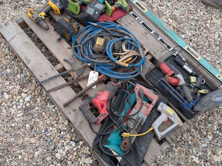 used-power-tools-and-woodworking-equipment-image-5