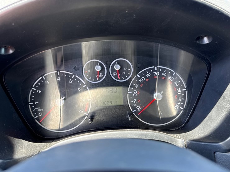 2010-ford-cargo-image-22