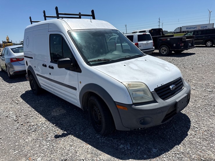 2010-ford-cargo-image-4