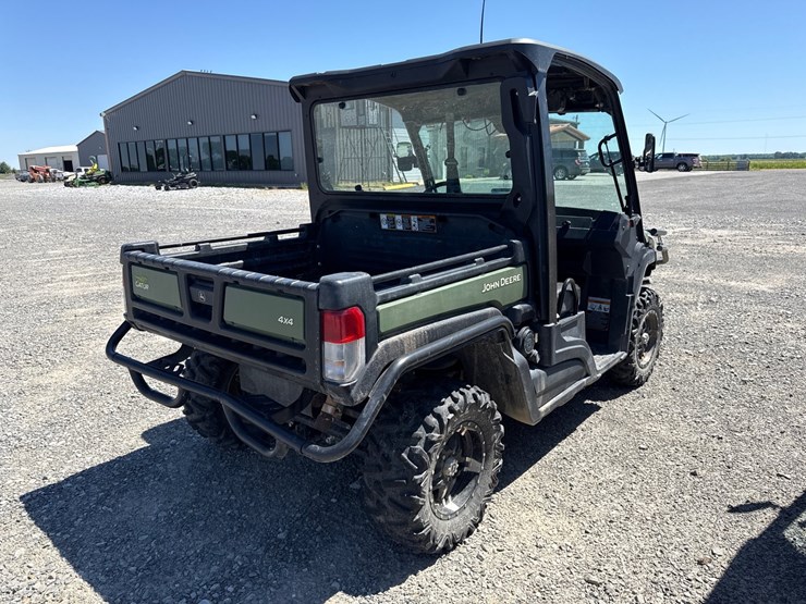 2023-john-deere-gator-image-4