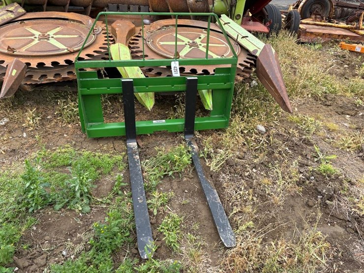 john-deere-kivel-pallet-fork-attachment-image-1