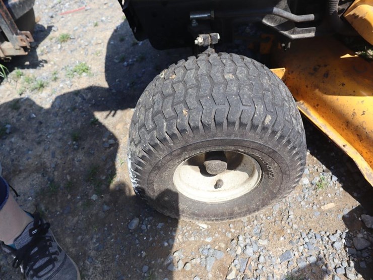 cub-cadet-lxt1050-riding-mower-image-11
