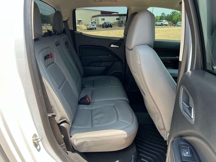 2019-gmc-canyon-image-17