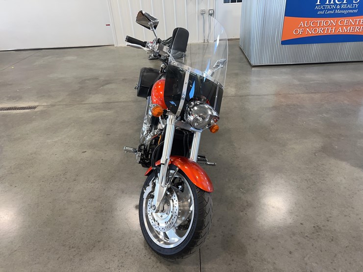 2004-honda-vtx1800-motorcycle-image-2
