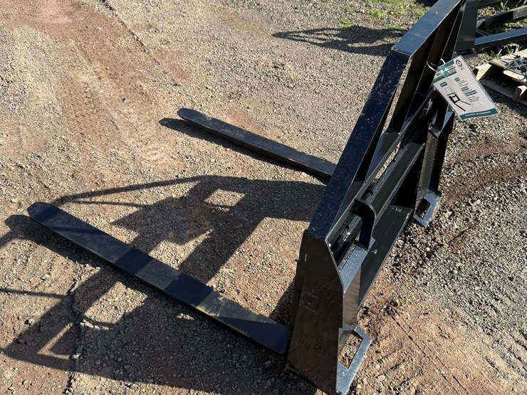 42"-heavy-duty-skid-steer-forks-rated-for-4,000lb.-(new/unused)-image-4