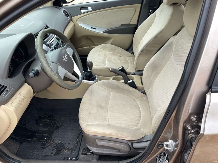 2012-hyundai-accent-4-door-sedan-(155,416-miles)-image-10