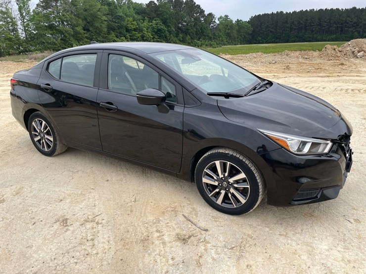 2021-nissan-versa-sv-4-door-sedan-(131,852-miles)-image-4